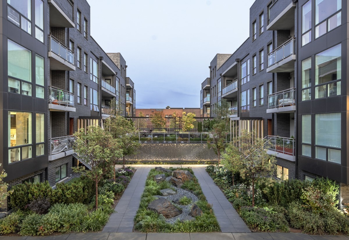 2633 N HERMITAGE Avenue Unit: 101