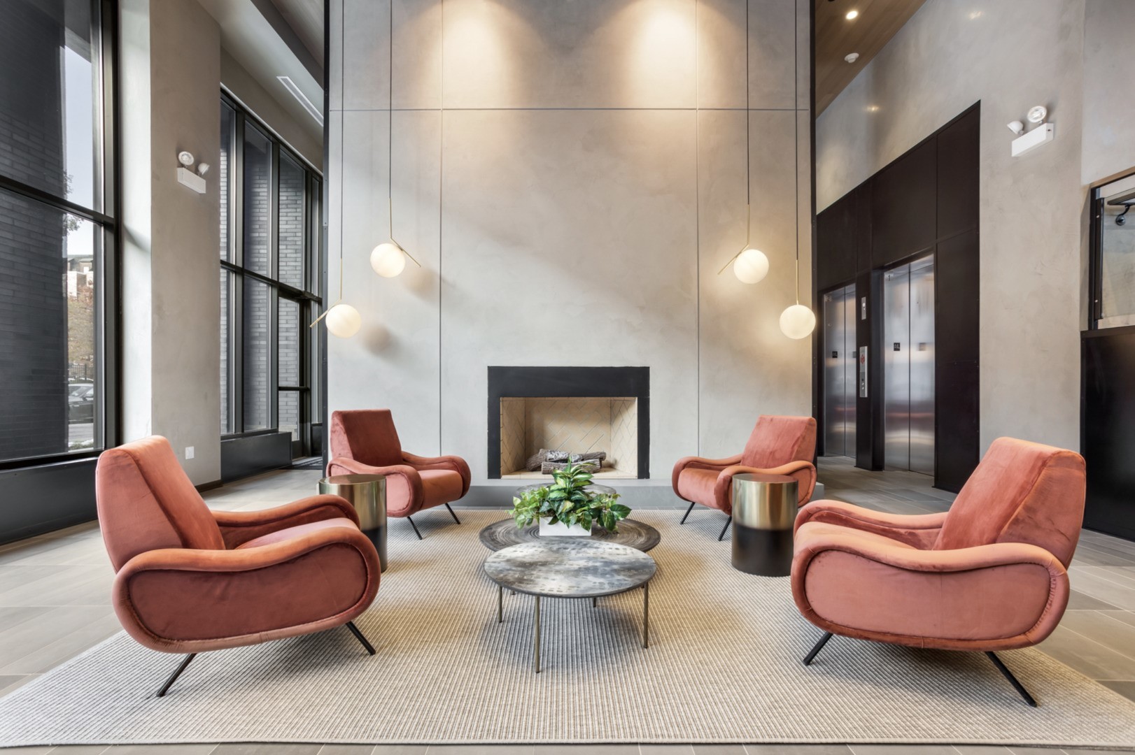 2633 N HERMITAGE Avenue Unit: 101