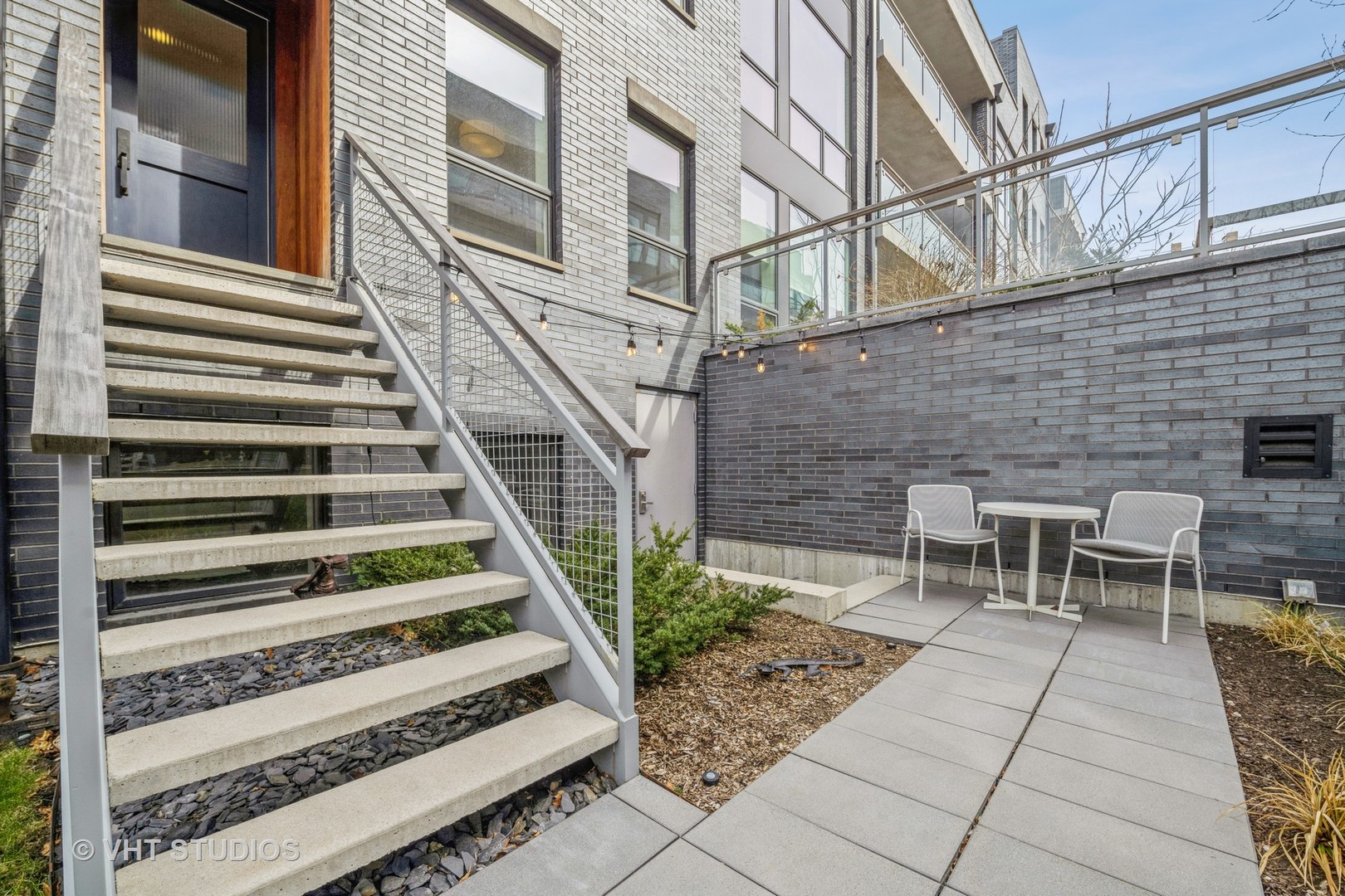 2633 N HERMITAGE Avenue Unit: 101