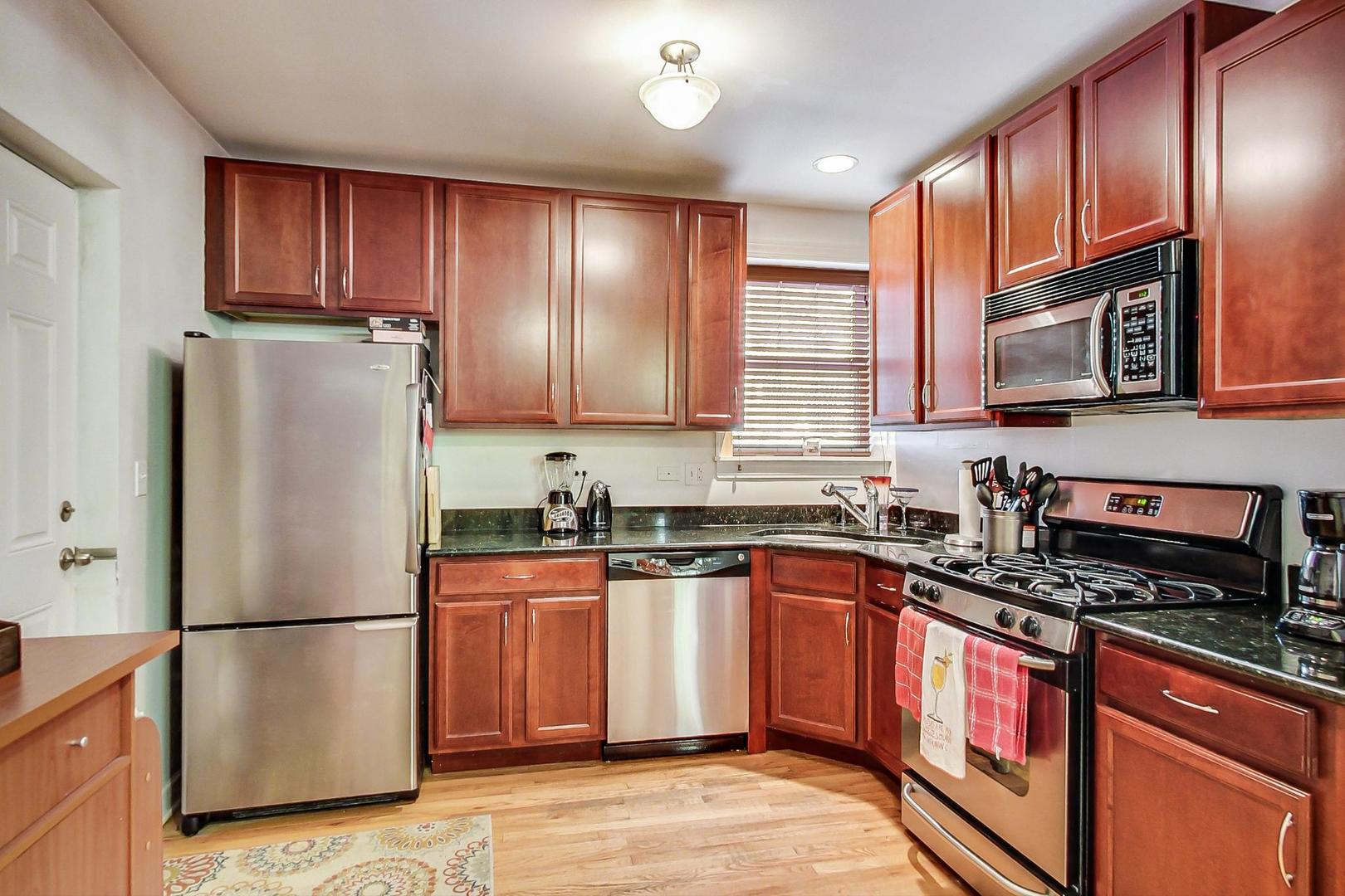 4642 N ALBANY Avenue Unit: GE