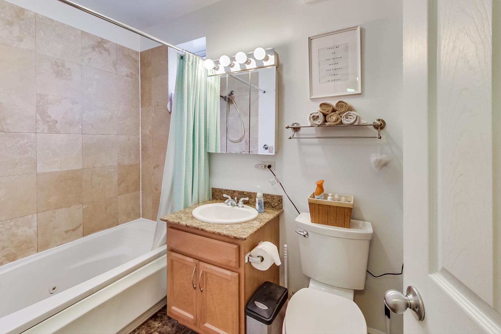 4642 N ALBANY Avenue Unit: GE