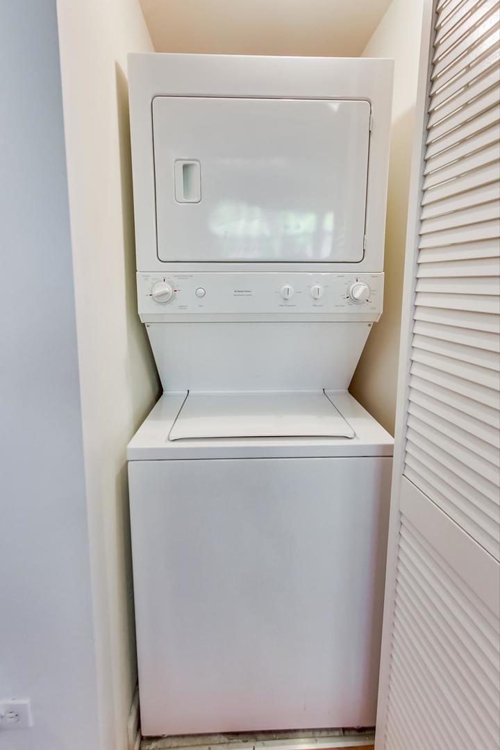 4642 N ALBANY Avenue Unit: GE