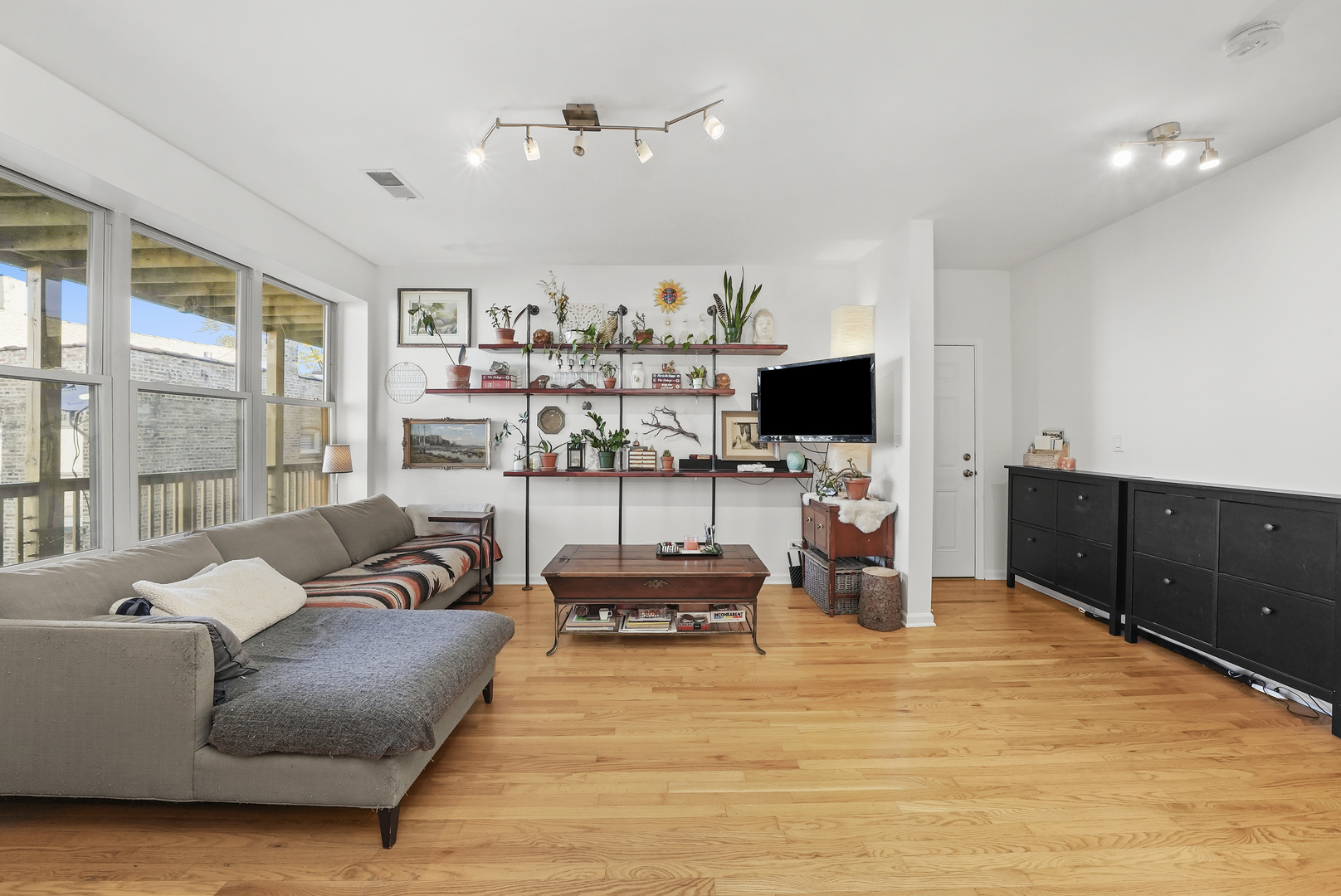 4700 N Monticello Avenue Unit: 301