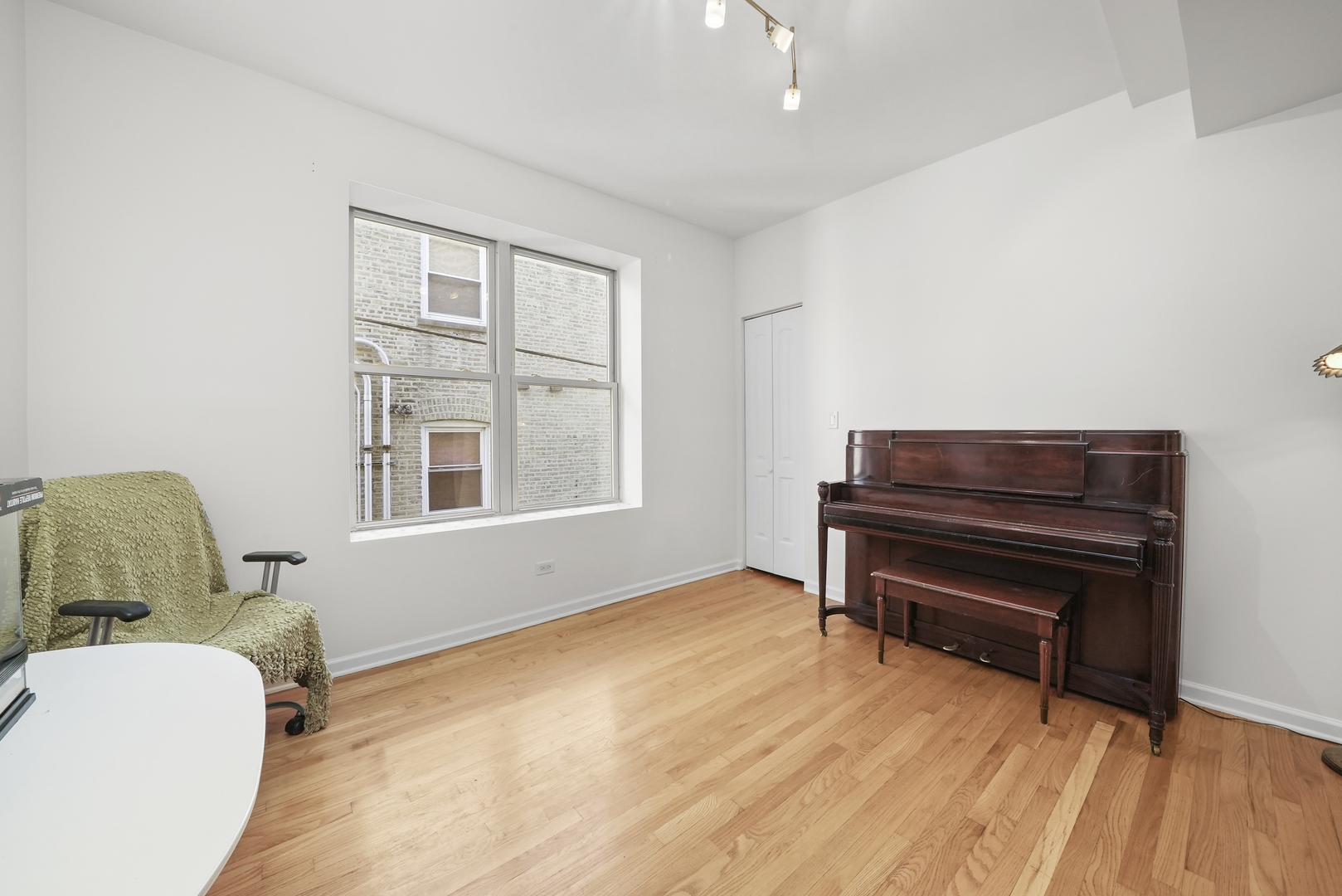 4700 N Monticello Avenue Unit: 301