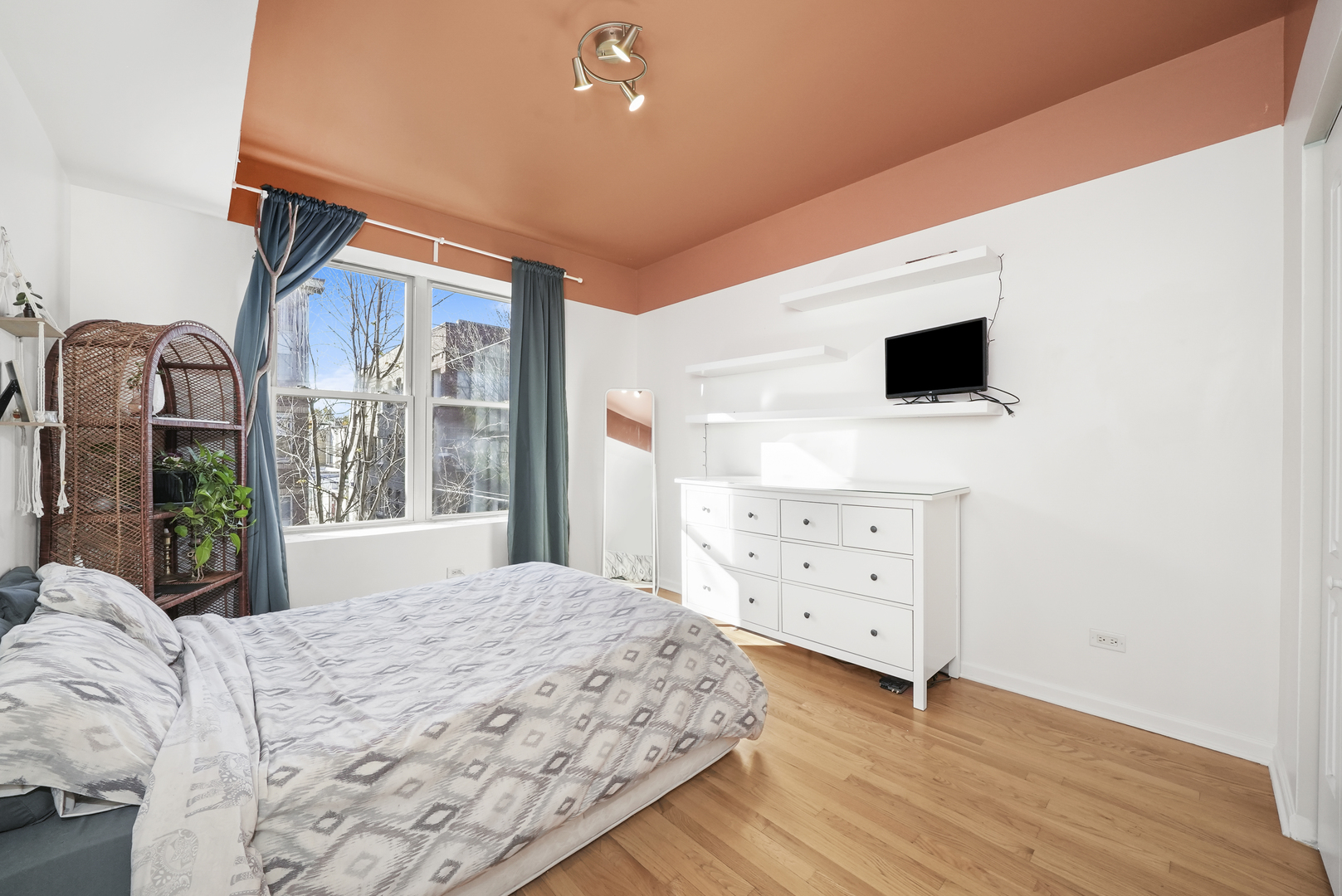 4700 N Monticello Avenue Unit: 301