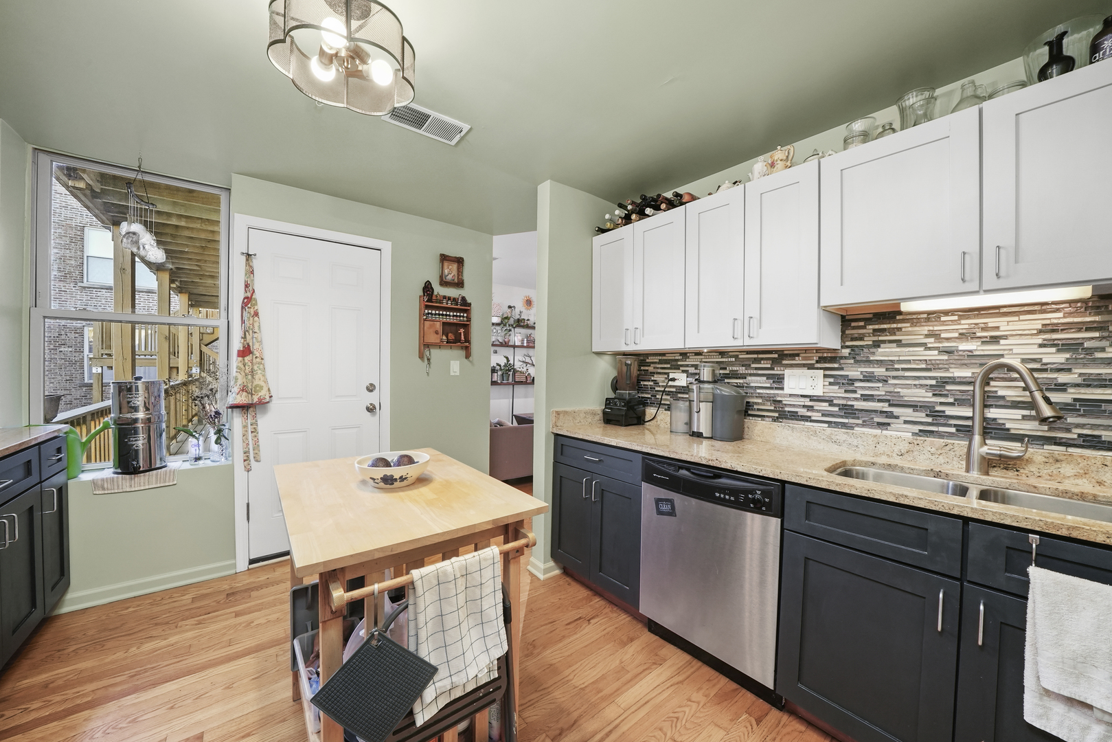 4700 N Monticello Avenue Unit: 301