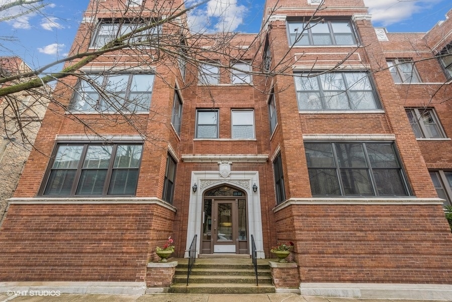 1623 W Wilson Street Unit: 3