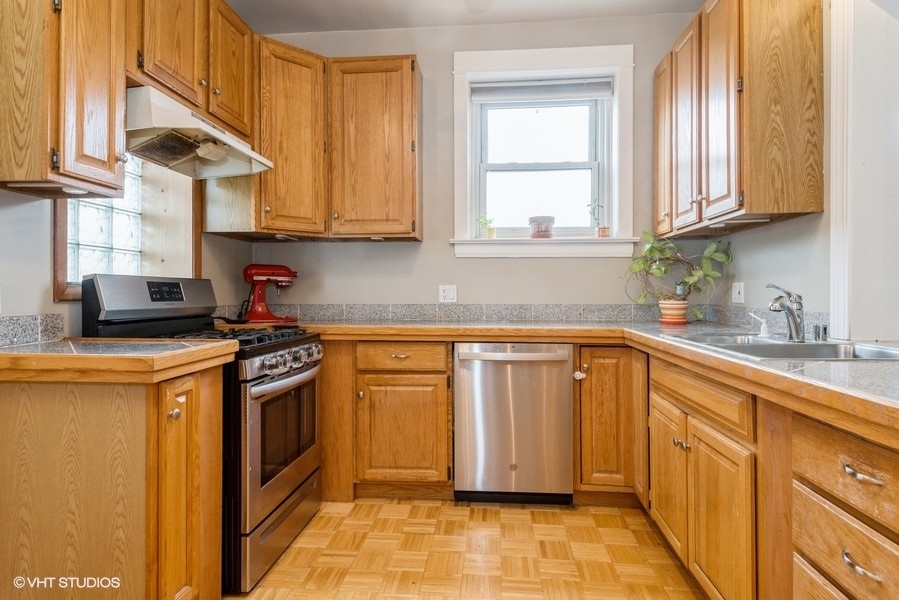 1623 W Wilson Street Unit: 3