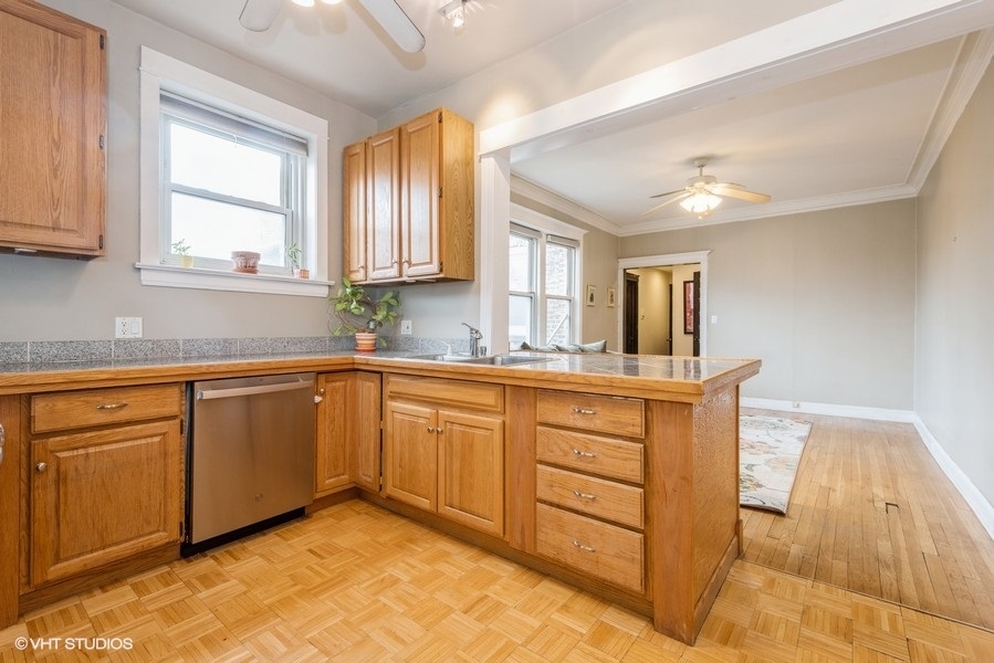 1623 W Wilson Street Unit: 3