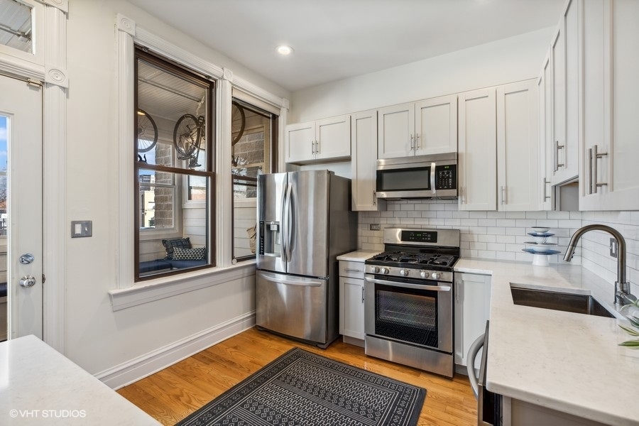 2140 W POTOMAC Avenue Unit: 3