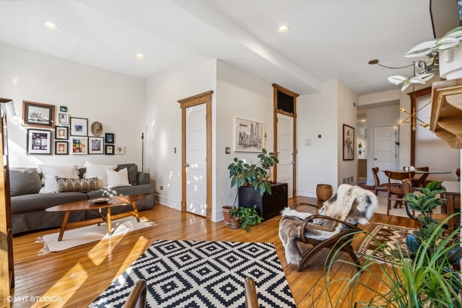 2140 W POTOMAC Avenue Unit: 3