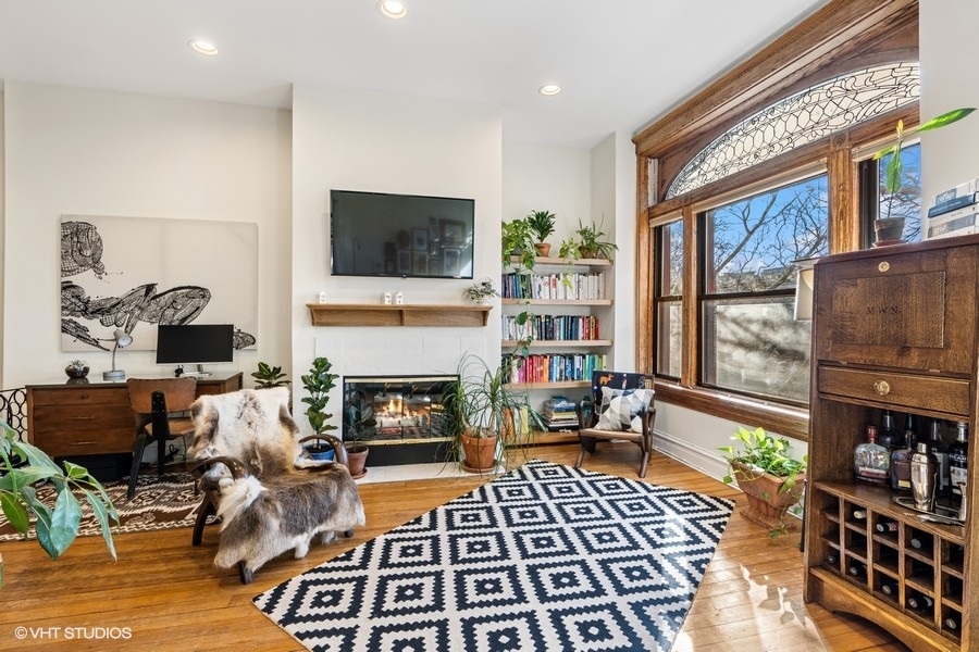 2140 W POTOMAC Avenue Unit: 3