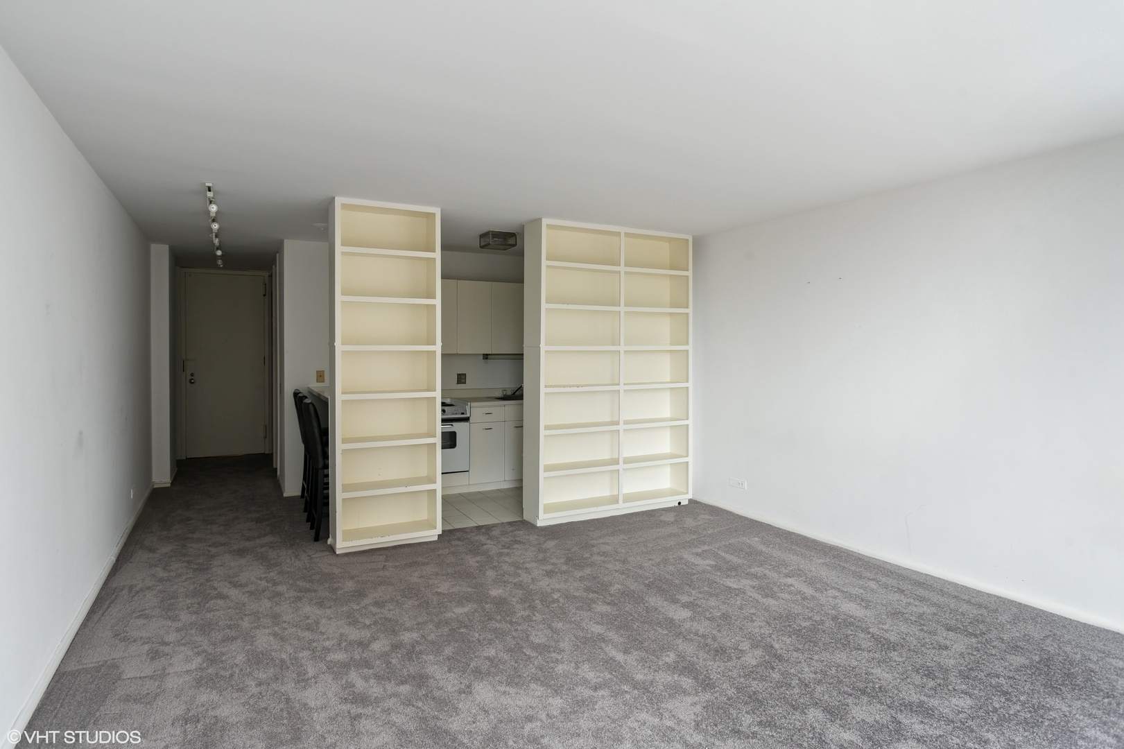 2400 N Lakeview Avenue Unit: 701