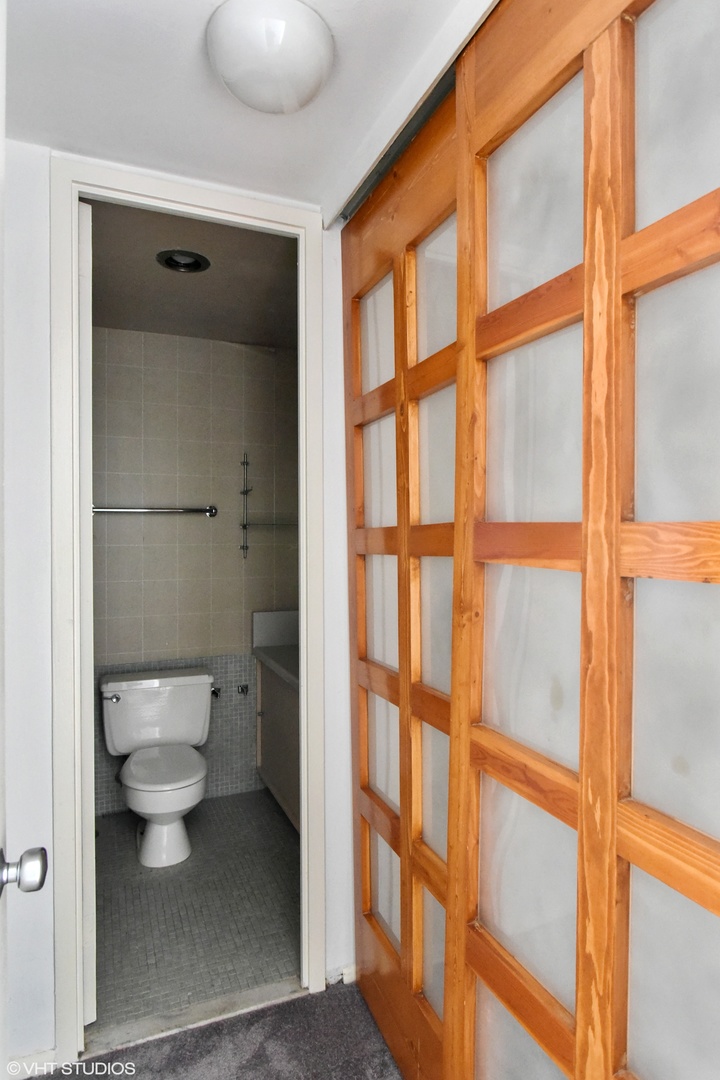 2400 N Lakeview Avenue Unit: 701