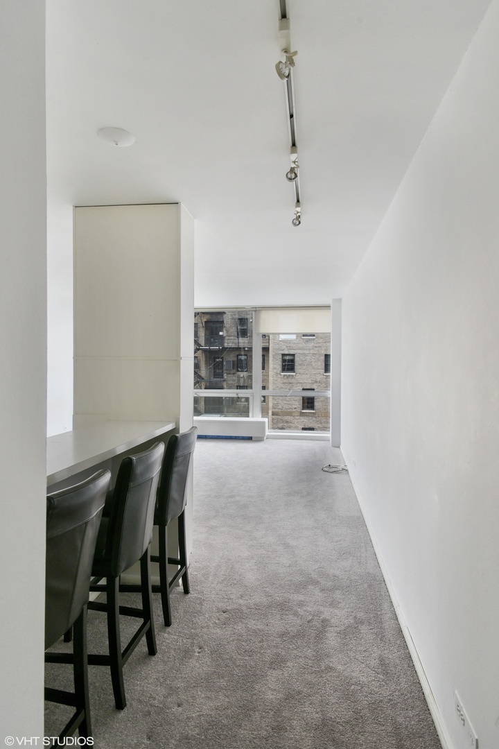 2400 N Lakeview Avenue Unit: 701