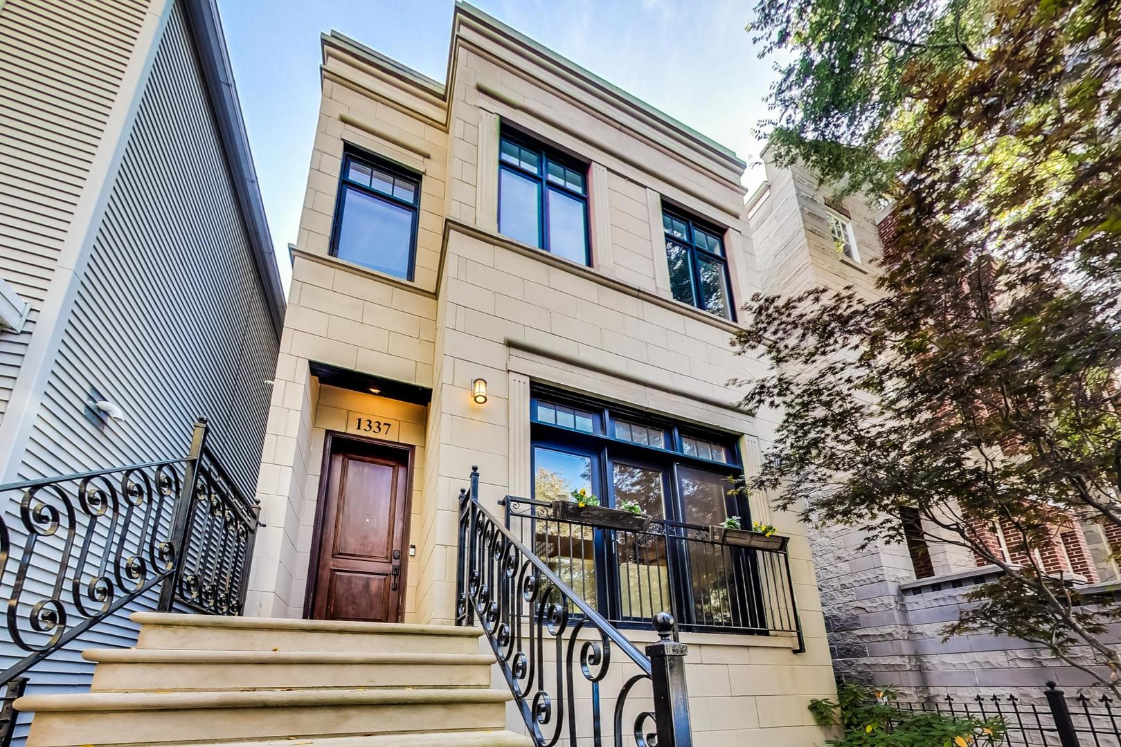 1337 W ROSCOE Street
