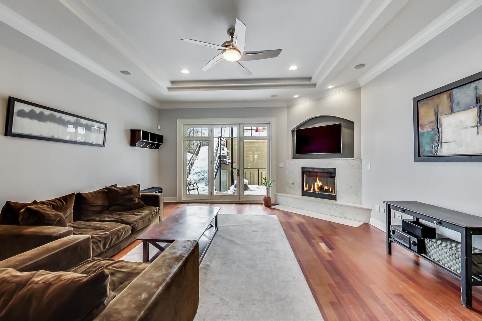 1337 W ROSCOE Street