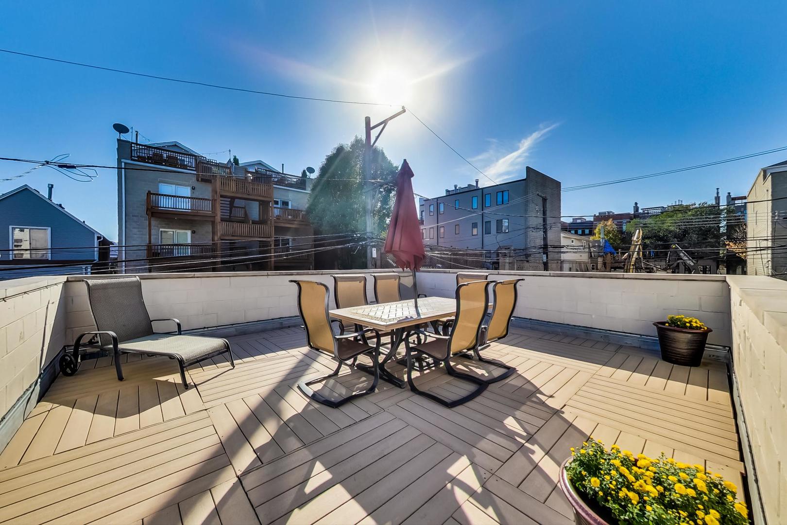 1337 W ROSCOE Street
