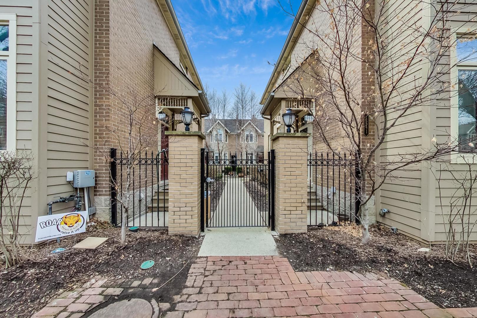 1241 W Fletcher Street Unit: B