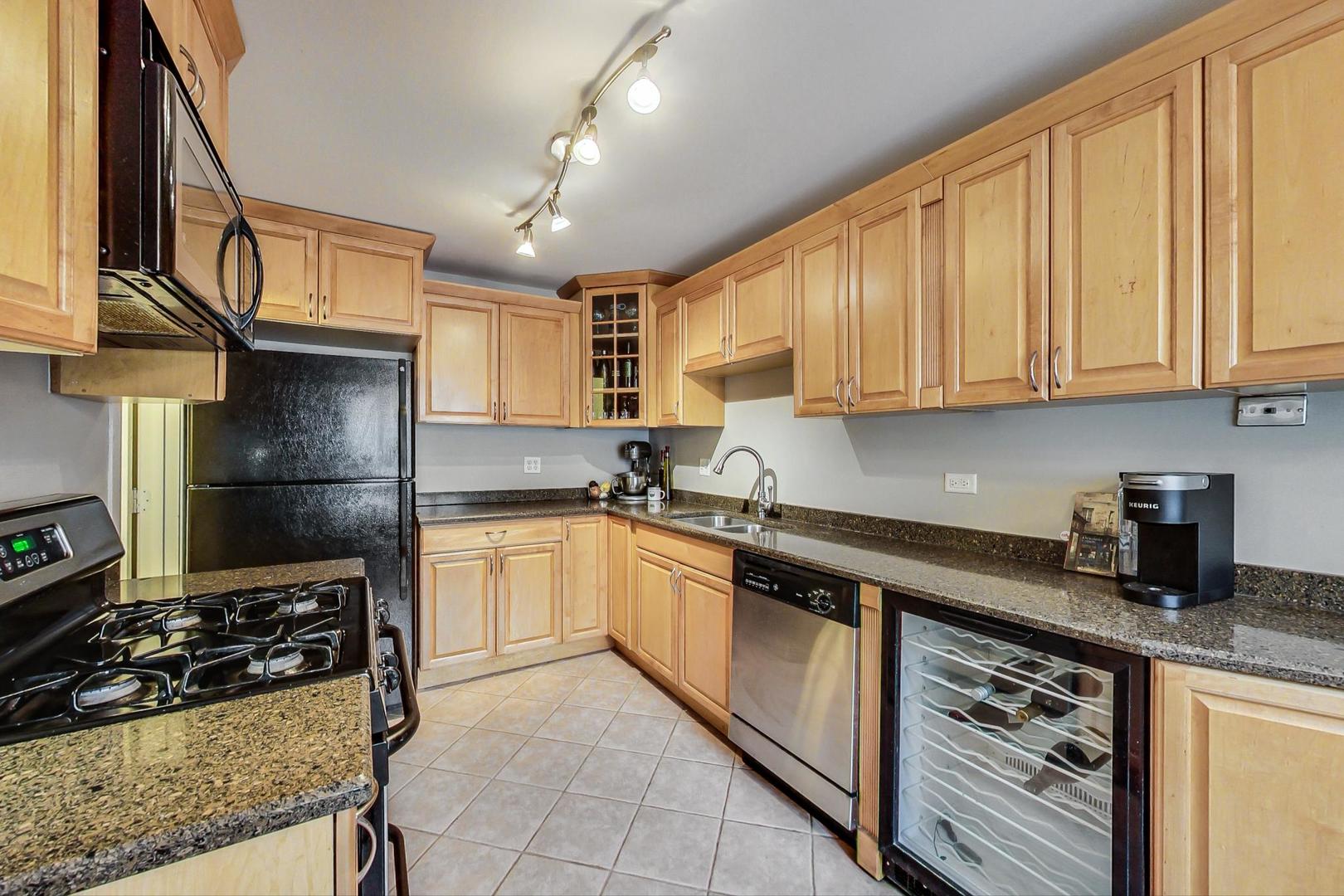 1241 W Fletcher Street Unit: B