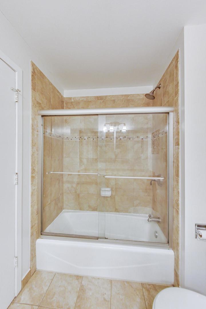 1241 W Fletcher Street Unit: B