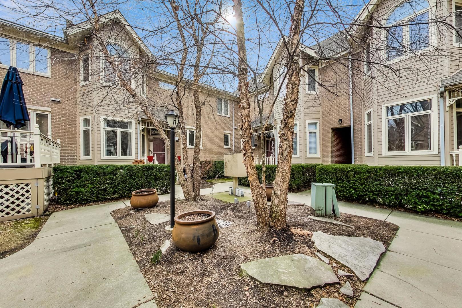 1241 W Fletcher Street Unit: B