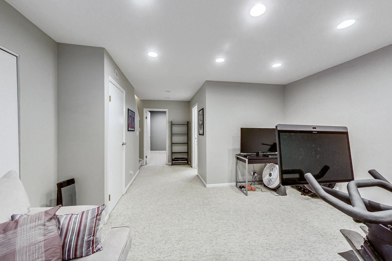 1241 W Fletcher Street Unit: B