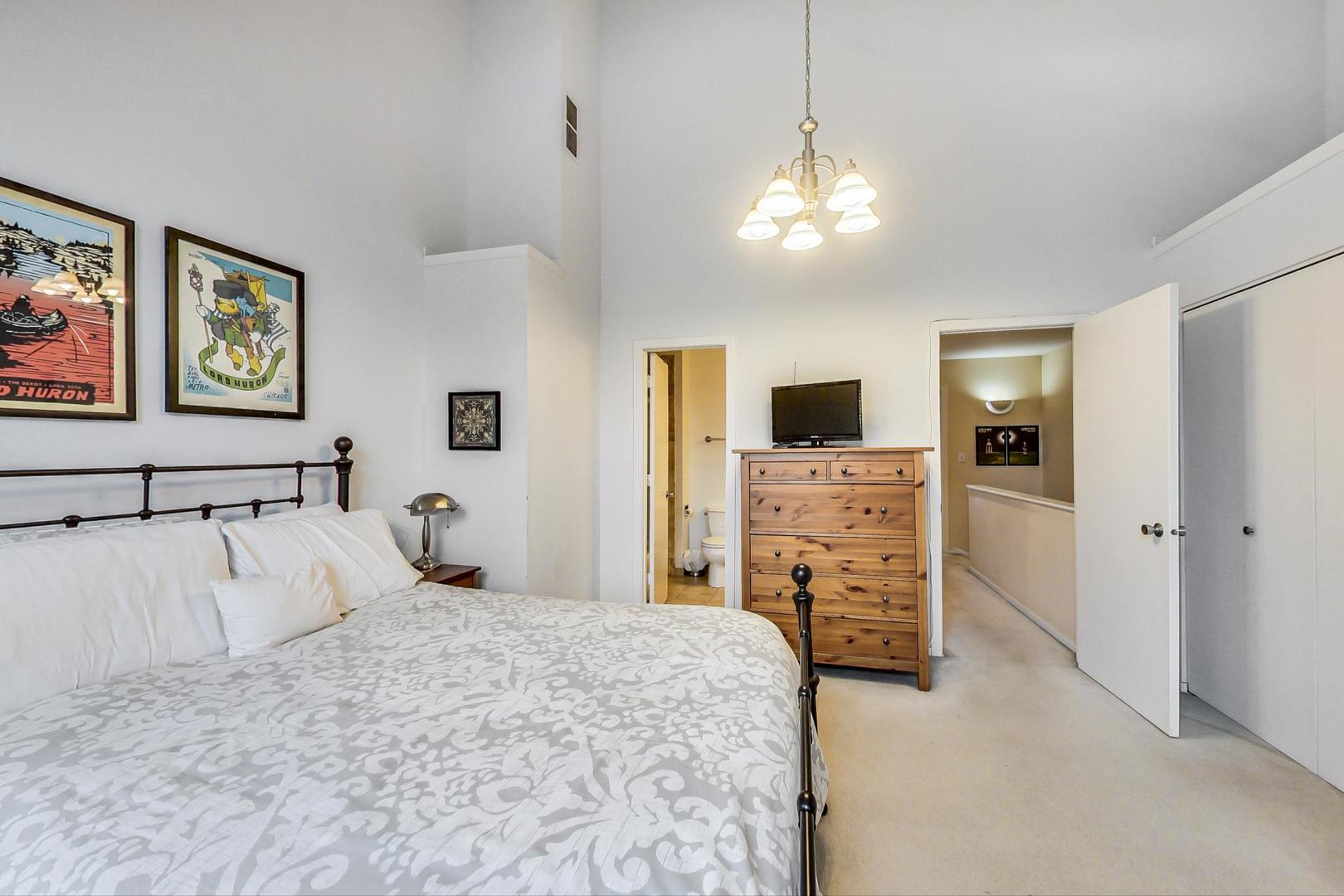 1241 W Fletcher Street Unit: B