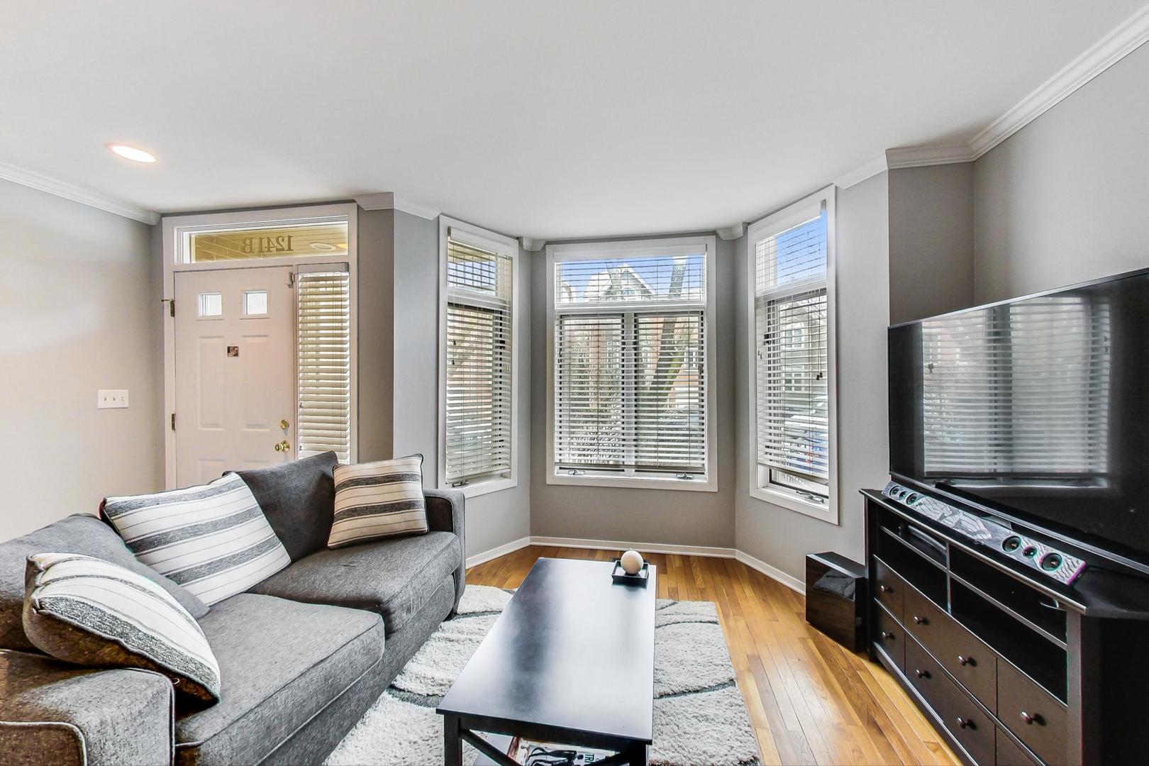 1241 W Fletcher Street Unit: B
