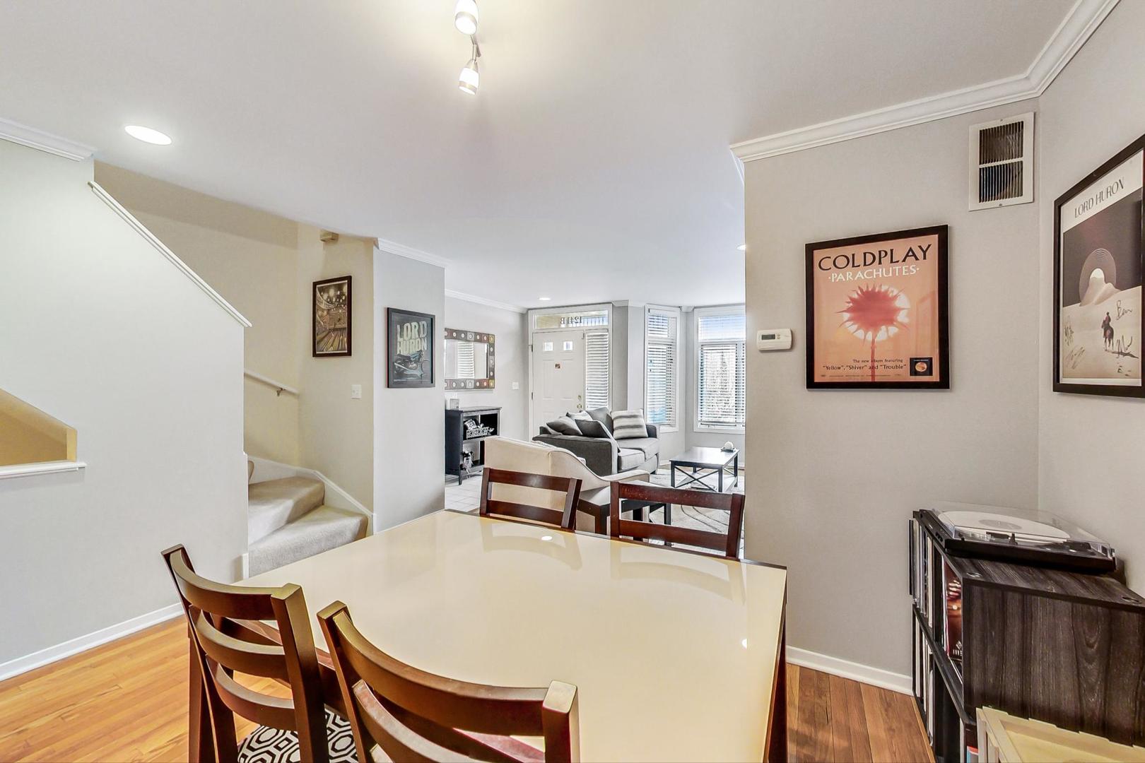 1241 W Fletcher Street Unit: B