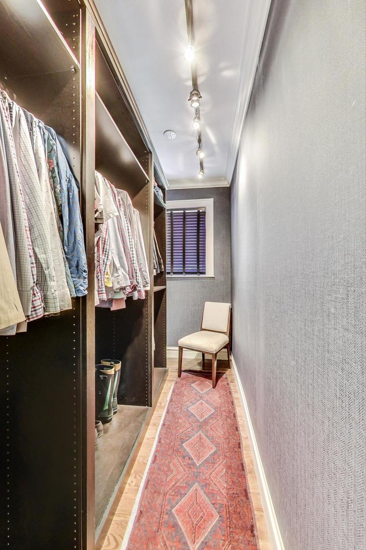 3606-08 N Pine Grove Avenue Unit: 4KLM