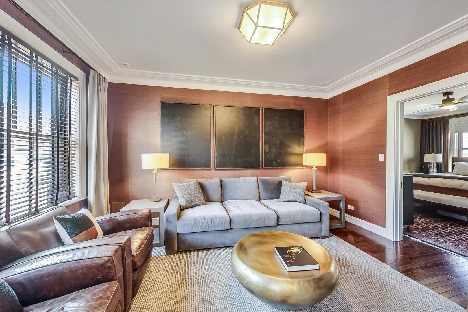 3606-08 N Pine Grove Avenue Unit: 4KLM