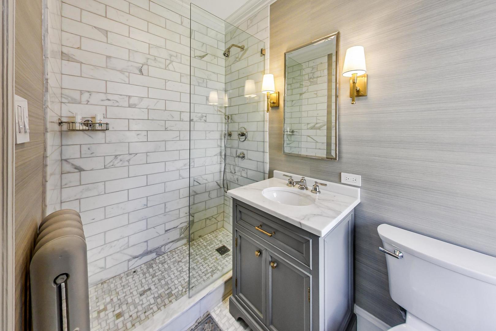 3606-08 N Pine Grove Avenue Unit: 4KLM