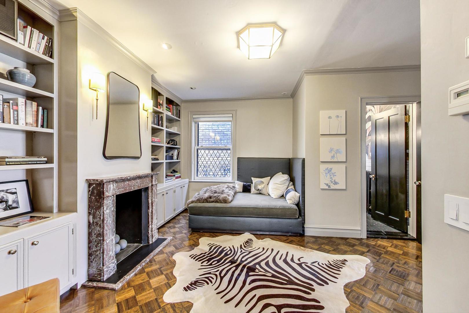 3606-08 N Pine Grove Avenue Unit: 4KLM