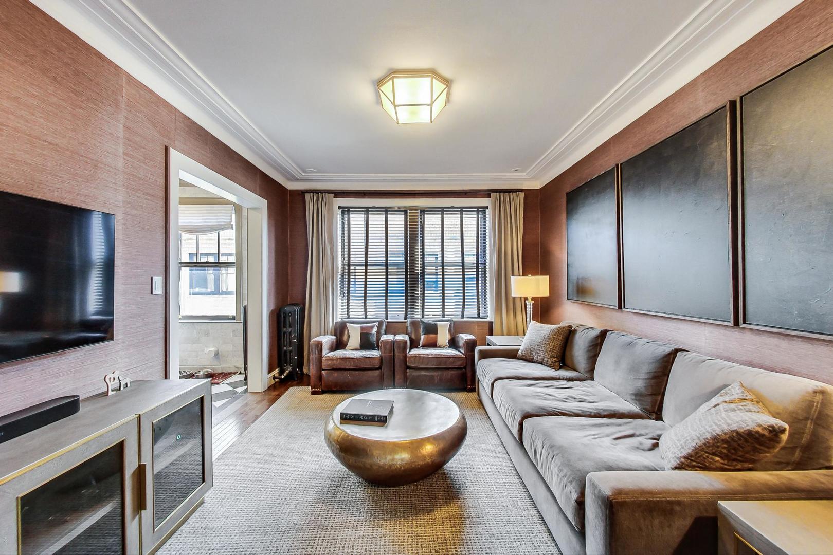 3606-08 N Pine Grove Avenue Unit: 4KLM