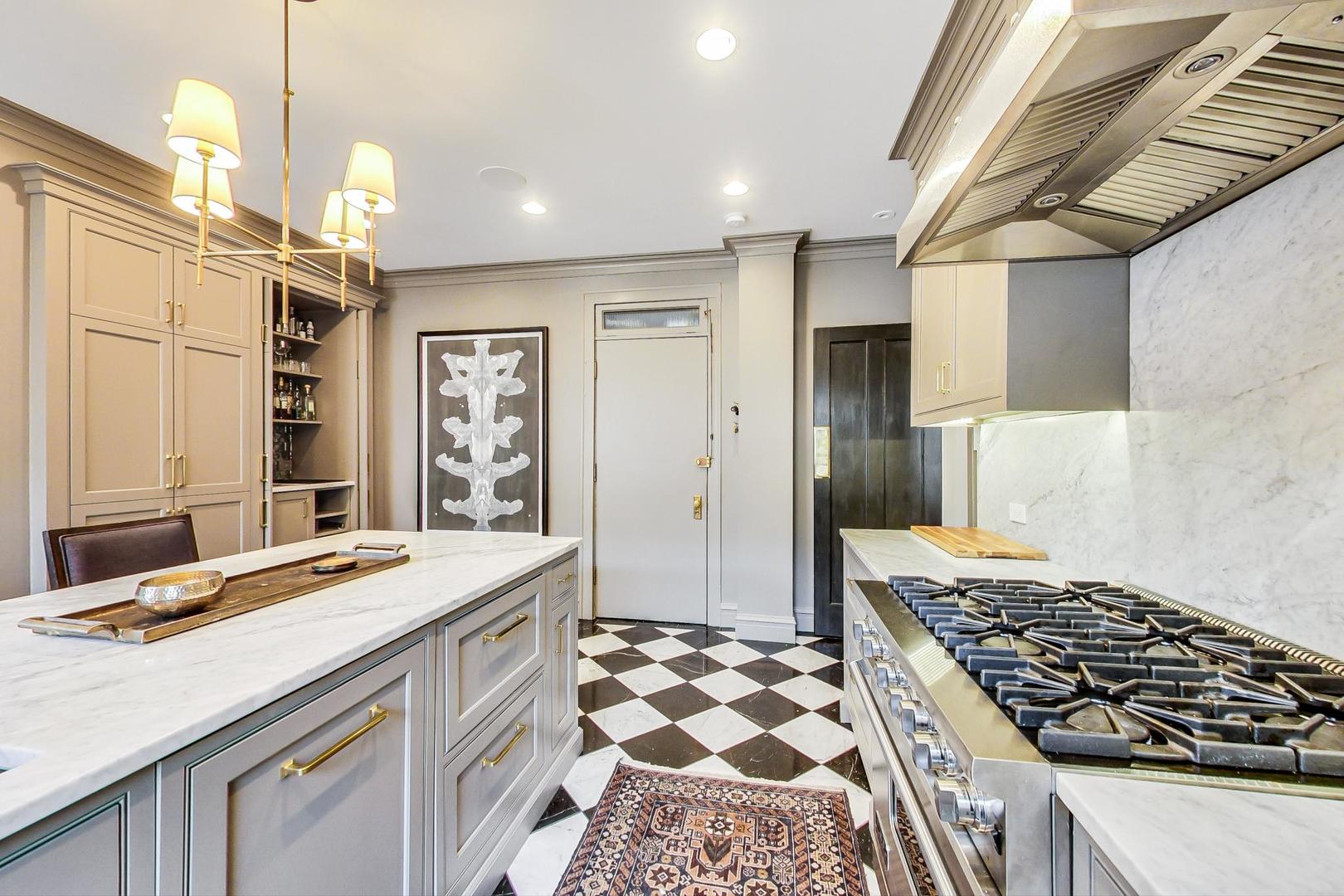 3606-08 N Pine Grove Avenue Unit: 4KLM