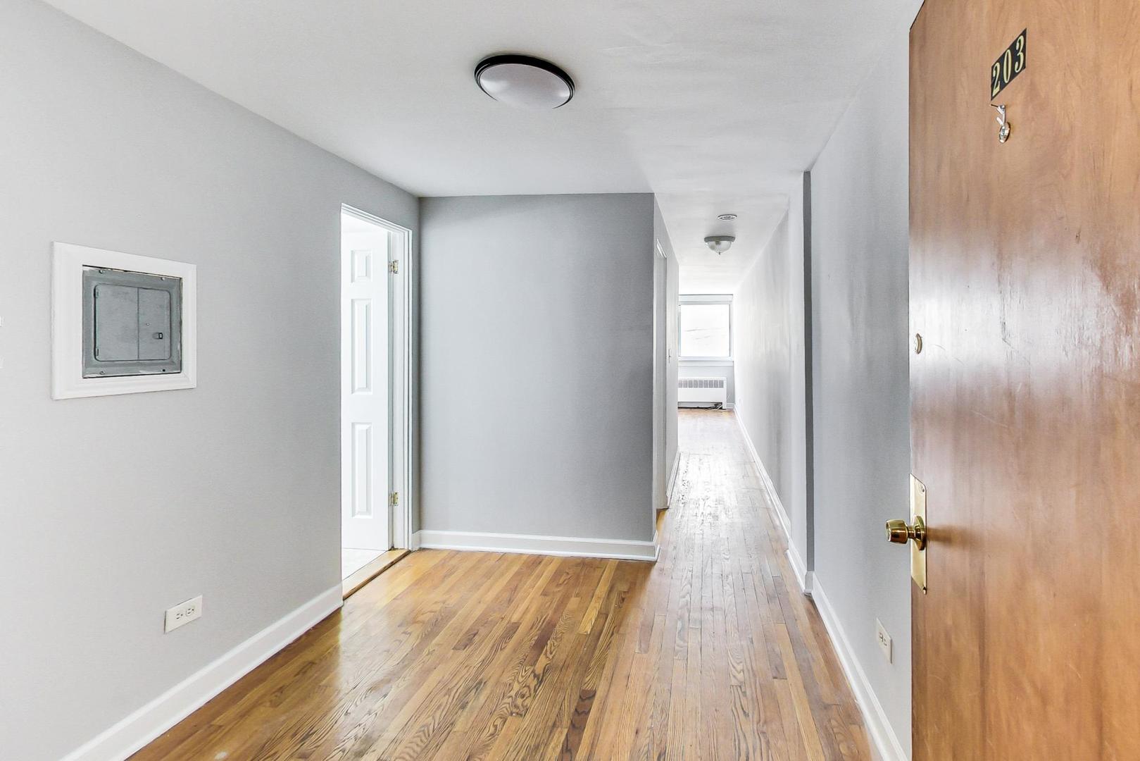 4044 N California Avenue Unit: 203
