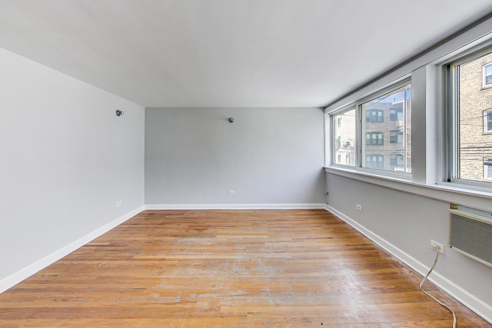 4044 N California Avenue Unit: 203