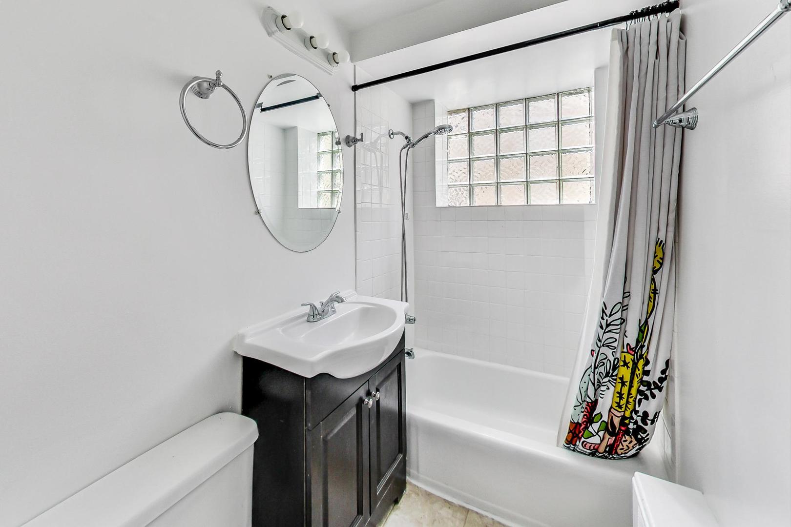 4044 N California Avenue Unit: 203
