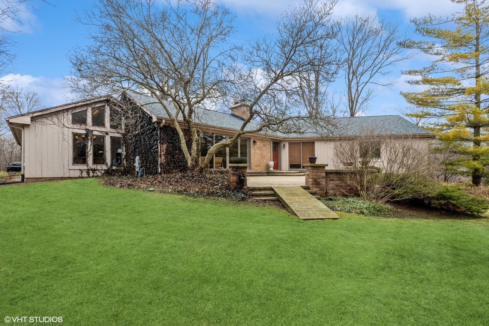 875 Walden Lane