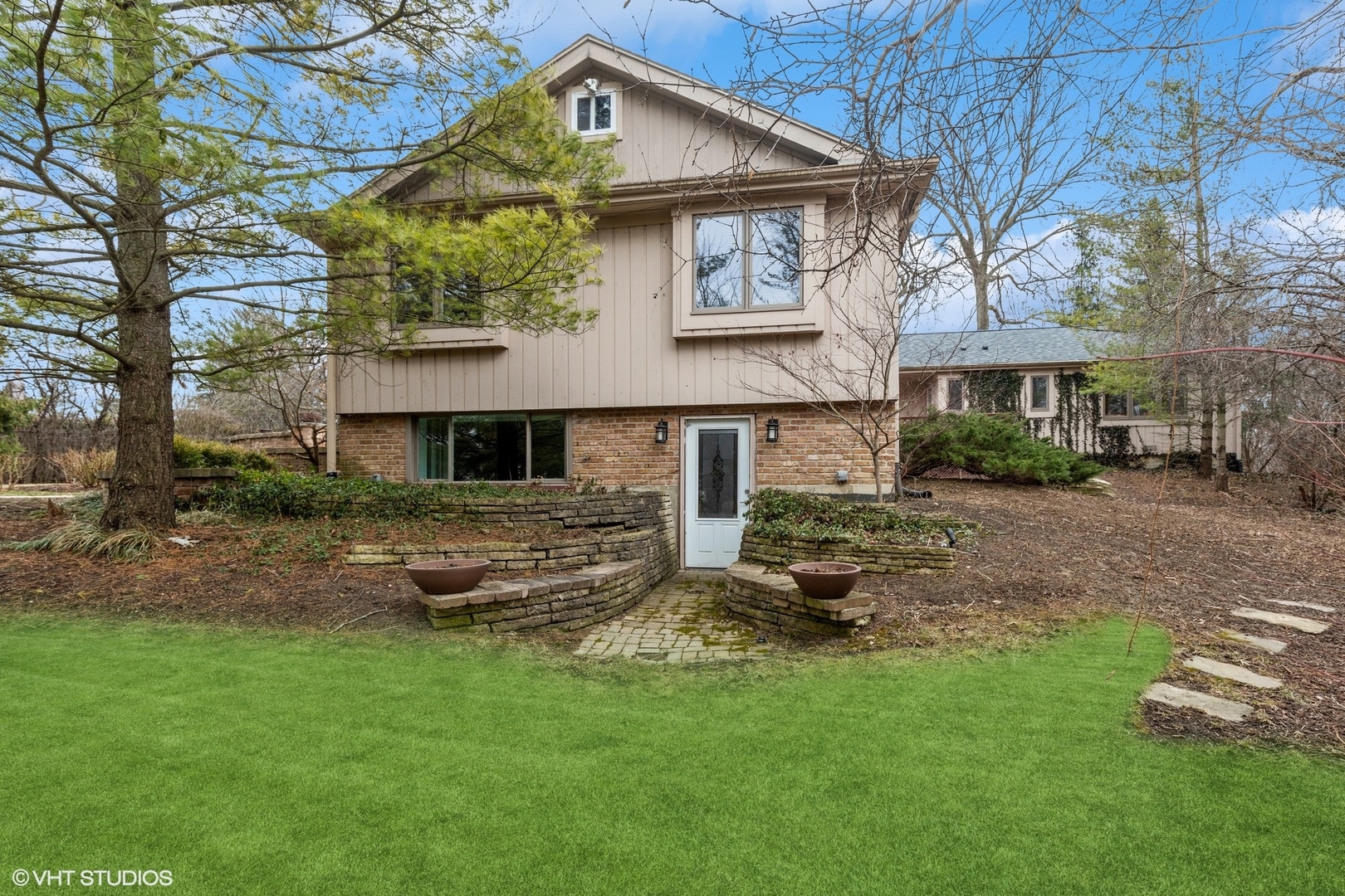 875 Walden Lane