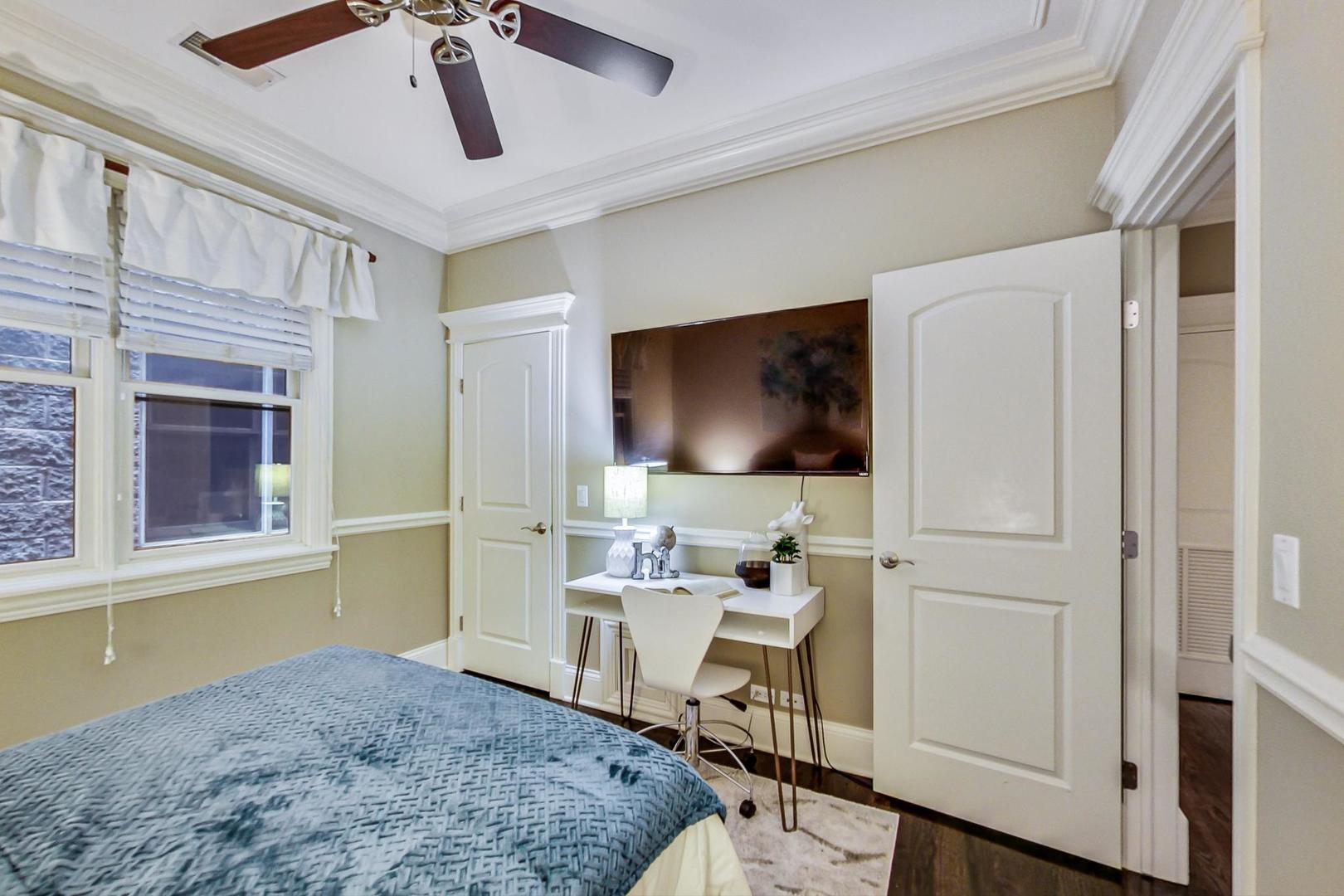 3239 N Seminary Avenue Unit: 2