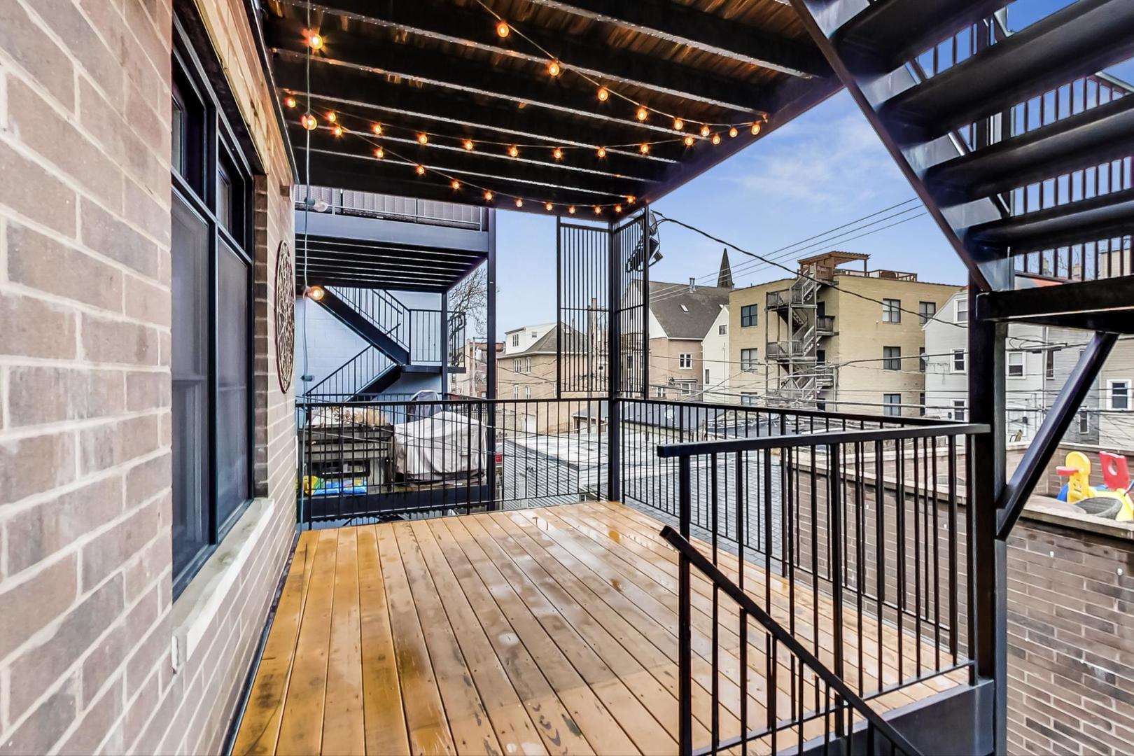 3239 N Seminary Avenue Unit: 2