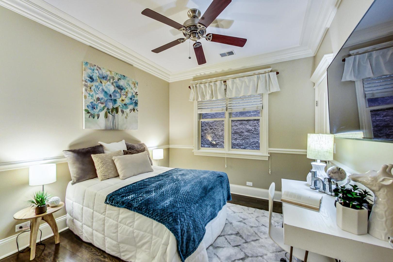 3239 N Seminary Avenue Unit: 2