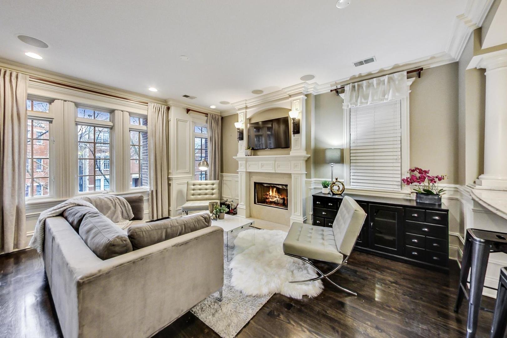 3239 N Seminary Avenue Unit: 2