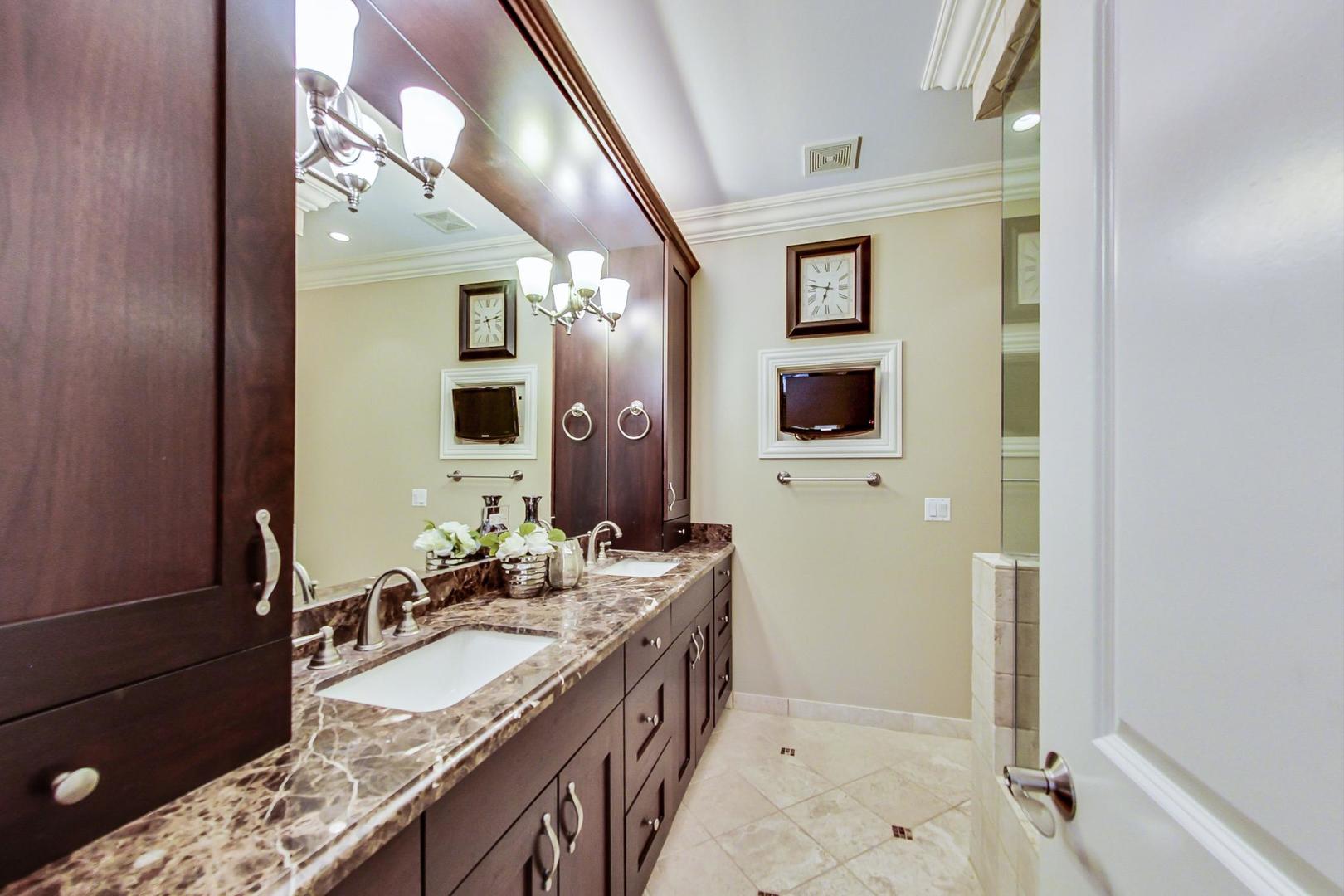 3239 N Seminary Avenue Unit: 2