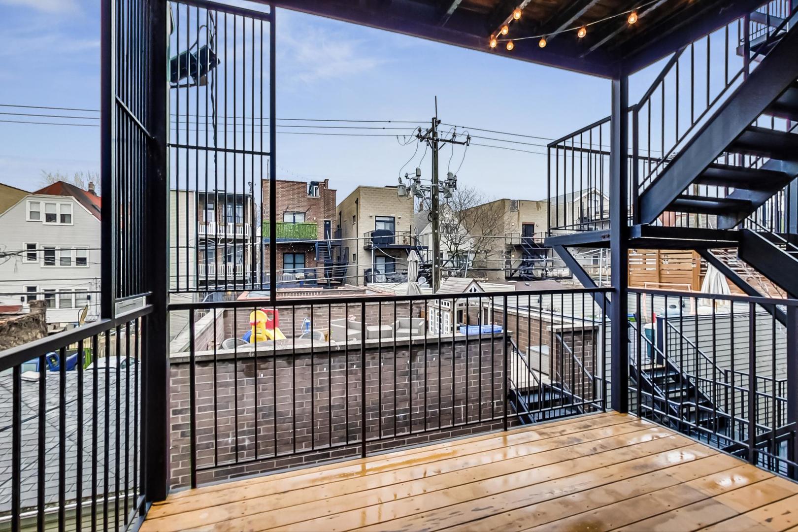 3239 N Seminary Avenue Unit: 2