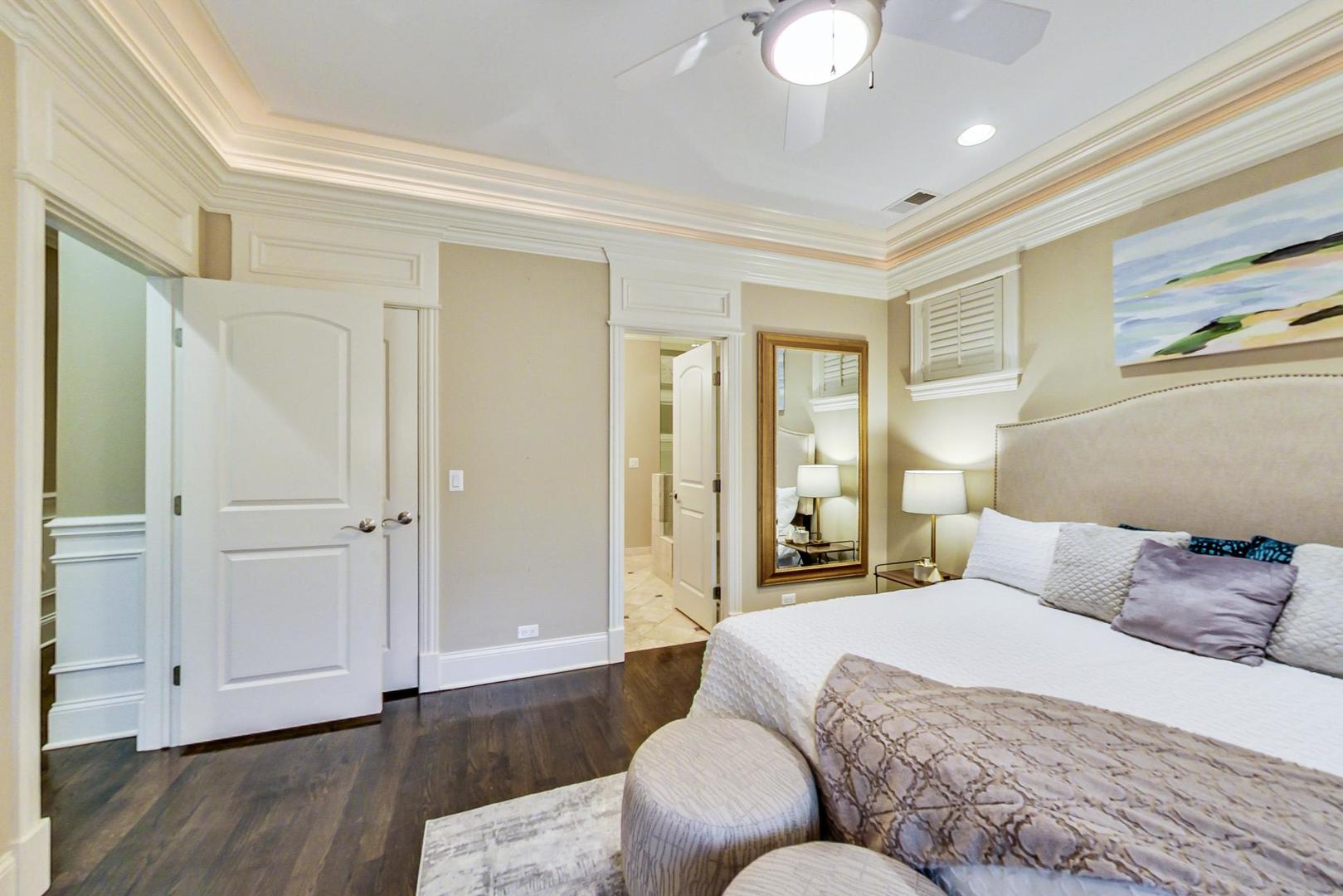 3239 N Seminary Avenue Unit: 2