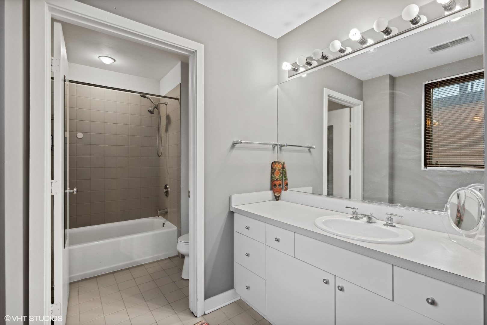 222 S Racine Avenue Unit: 607