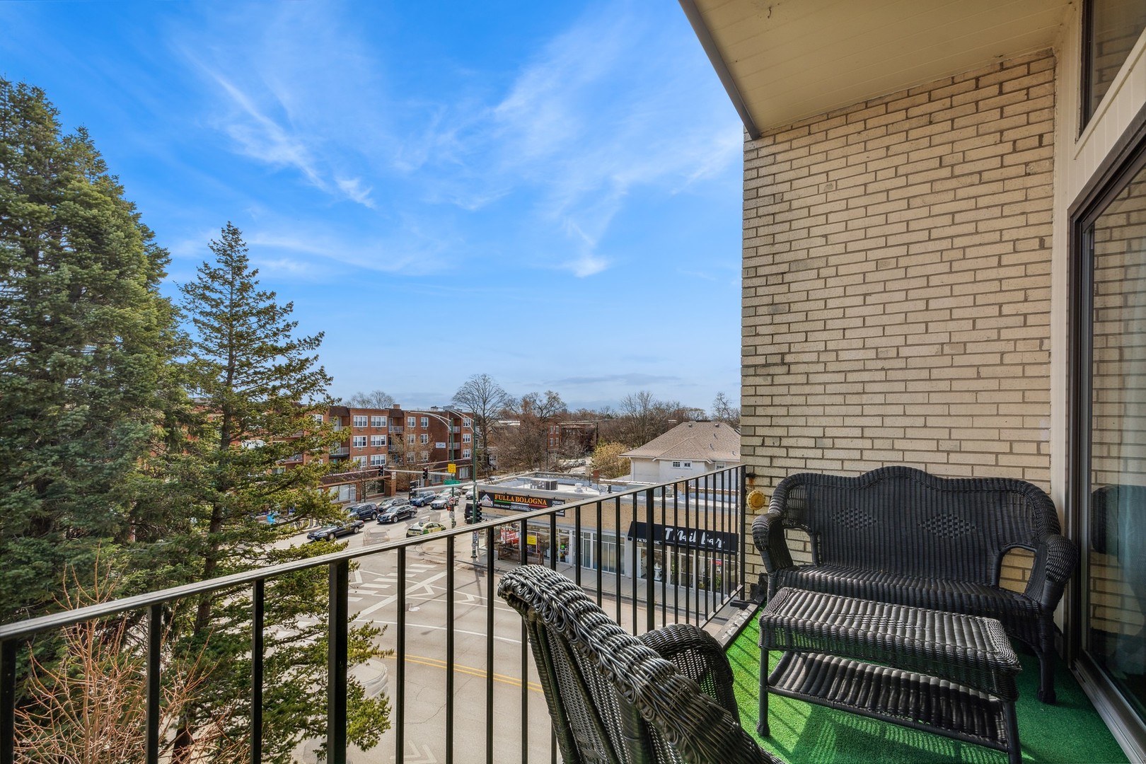 7200 N Ridge Boulevard Unit: 4E